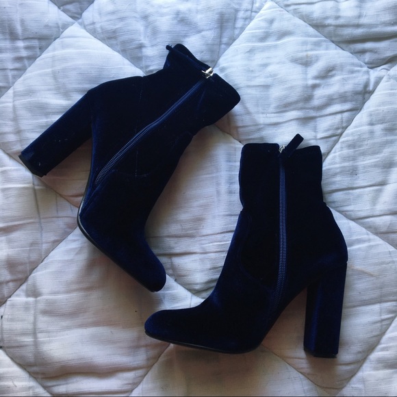 Steve Madden Shoes - steve madden navy blue velvet heel bootie